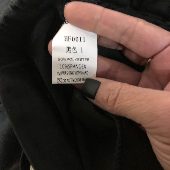 NWOT Trending Black zipper styled yoga like pants - Picture 5 of 6